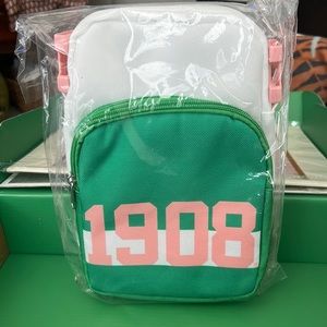 This is a crossbody purse! It’s very casual done by Ivy Storehouse!